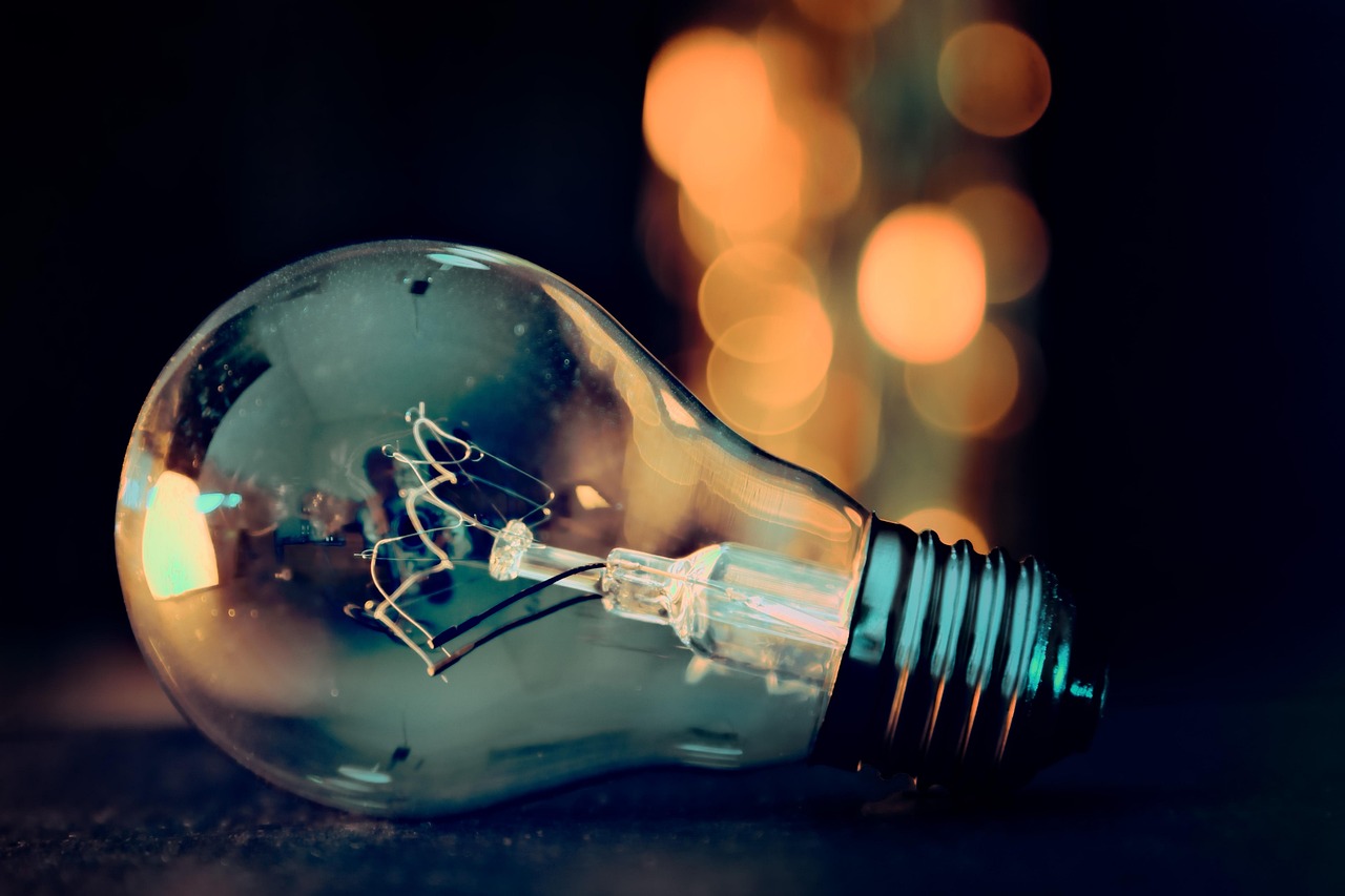Light bulb, light, idea — Apple iPad Pro