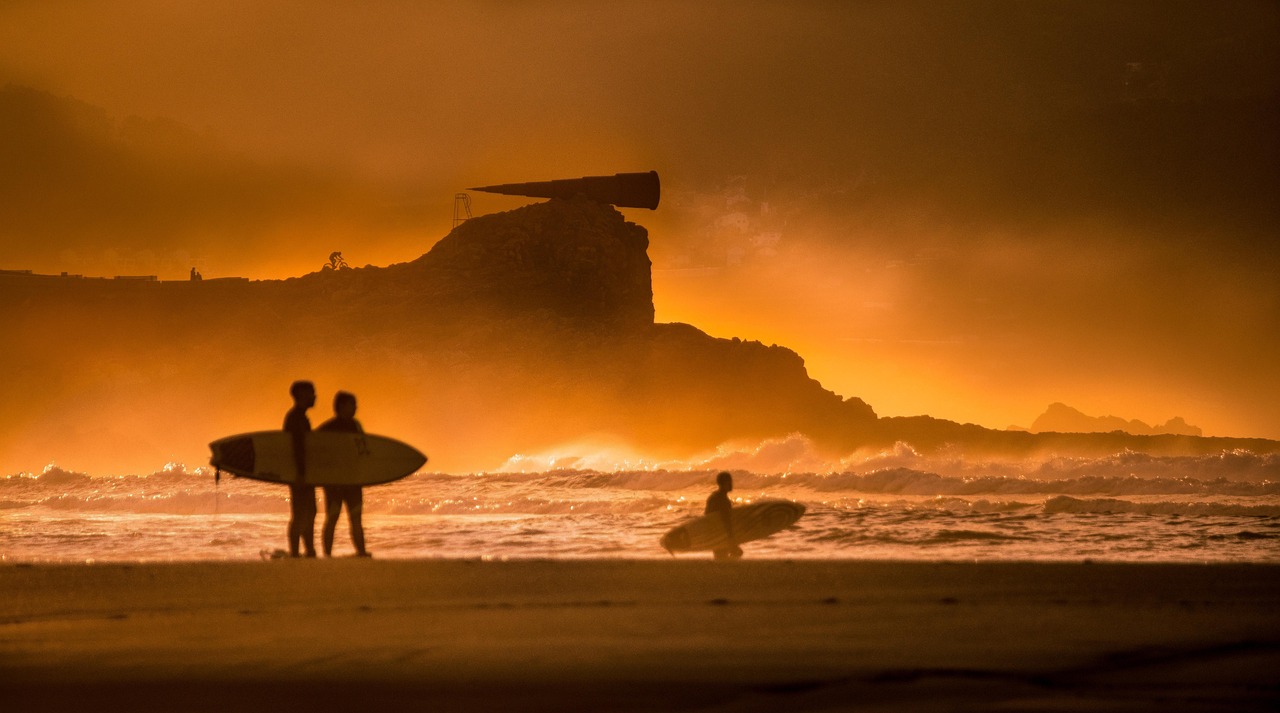 Surf, beach, sand — La Grada Online: A New Era for Sports Enthusiasts