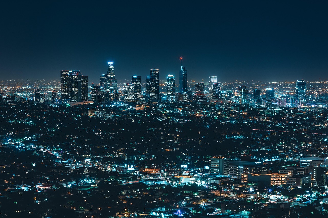 Architecture, building, business — Reasons to Buy a Car from a Dealership