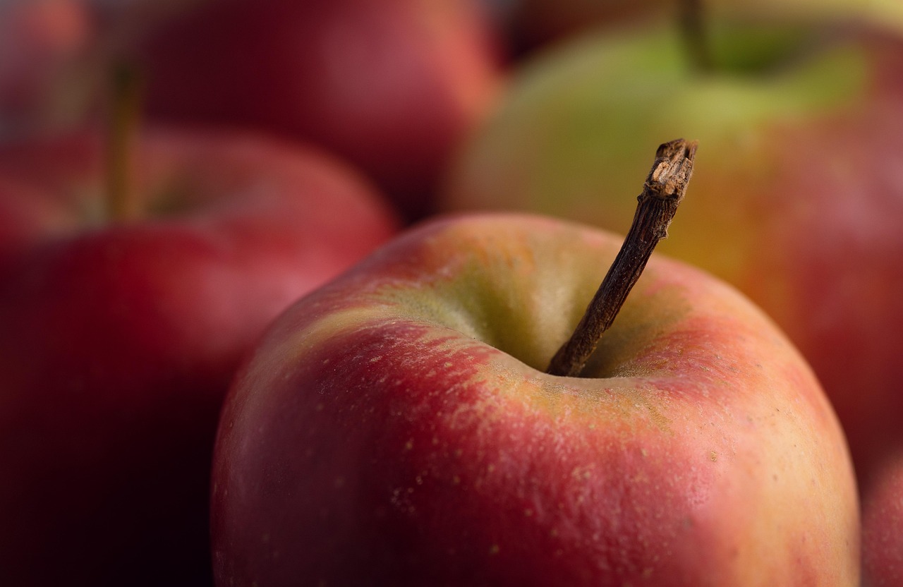 Apple, healthy, red — Ways to Maximize the Benefits of Testosterone and HCG