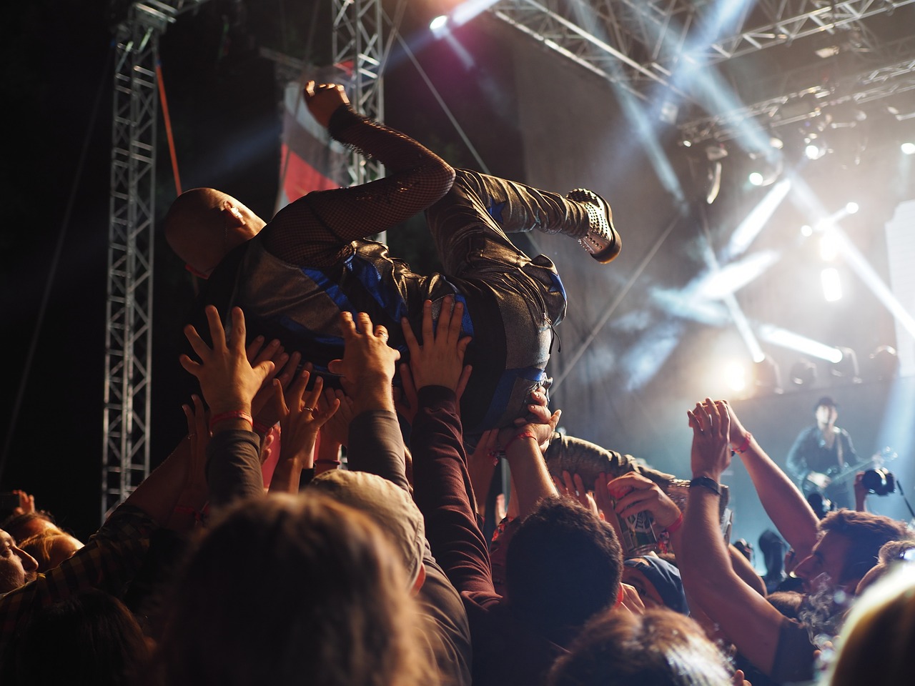 Adult, artists, audience — Why does every player in an online casino like to collect bonuses?