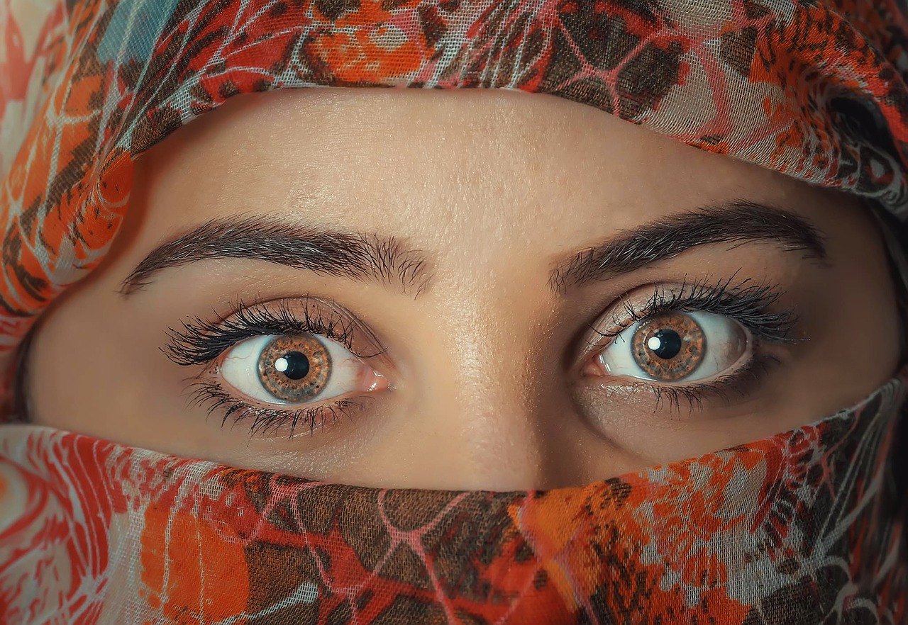 Woman, veil, hijab — Why Get Pawn Loans on Long Island?